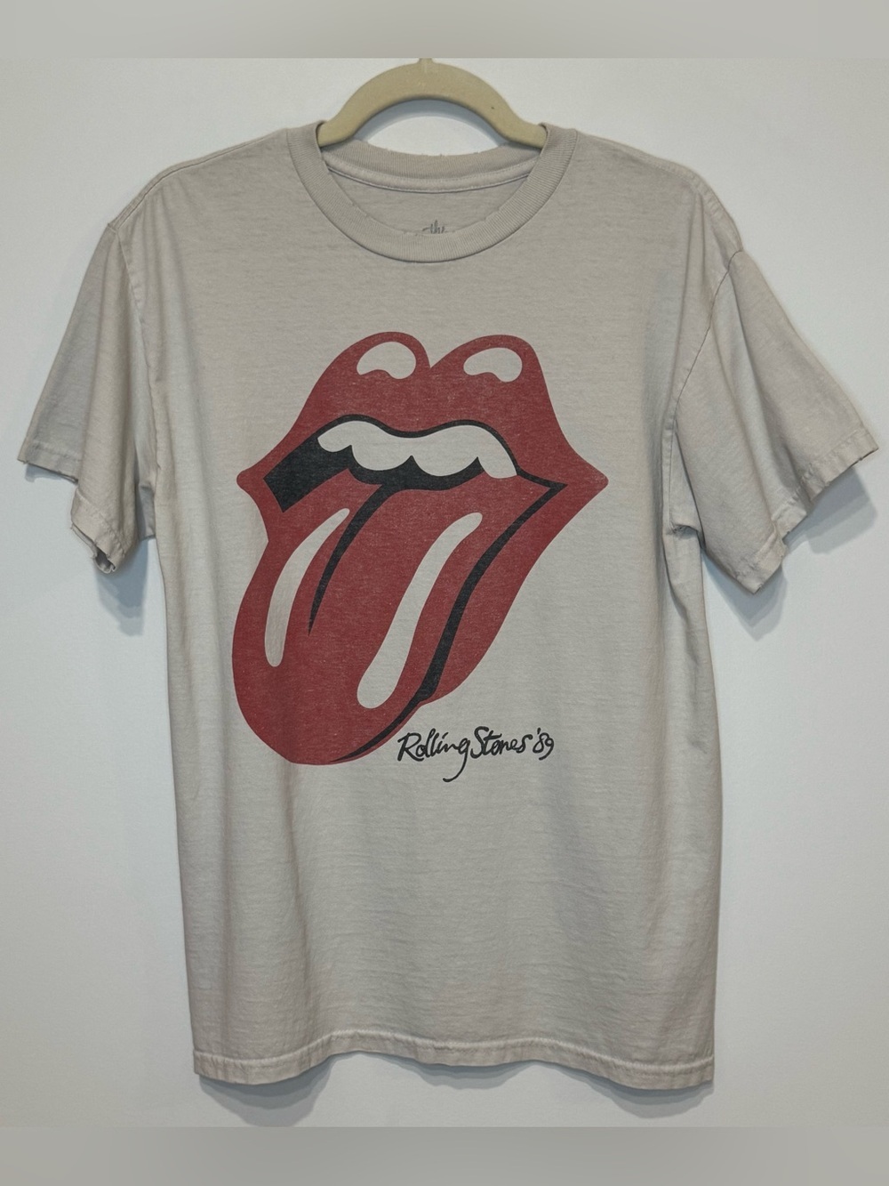 the Rolling Stones Beige Tee with Iconic Red Tongue Graphic Size M